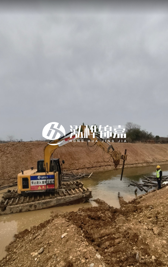 河道護坡木樁密布規(guī)范要求-河道護坡木樁多少米一根樁？